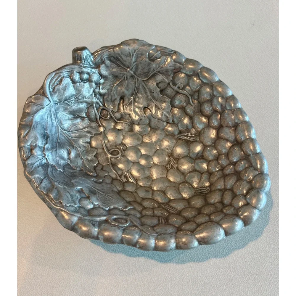 Wilton Armetale RWP Grapes and Leaves Pewter Style Serving Bowl SilverTone 10.5